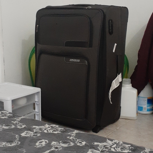 Im selling my 2 Big Suitcase its only one time use - Picture 1 of 1